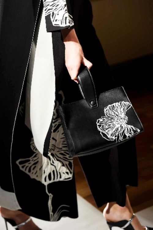 国产精品无码Av天天爽 :最新时尚女包,探索国产时尚女包，每日新鲜，尽显个性魅力与独特风采