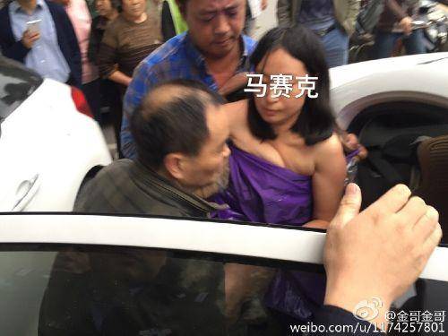 免费观看美女裸体的网站:平谷马坊最新动态,平谷马坊最新动态与免费观看美女裸体的网站，网络时代的双刃剑效应