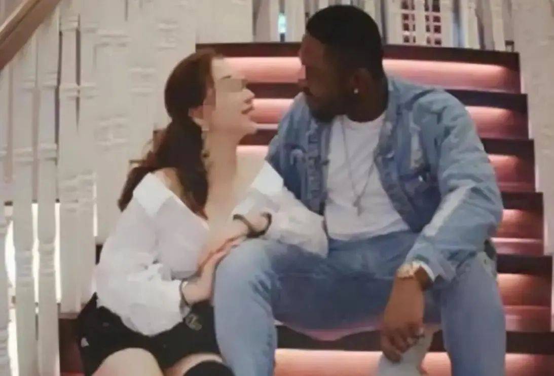 欧美xxxx黑人又粗又长:我们是兄弟最新章节,欧美风情下的兄弟情谊，最新章节揭示的多元融合与深厚情感