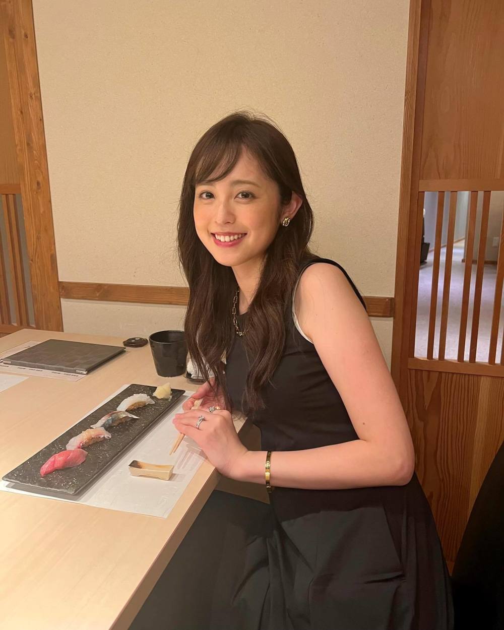 少妇人妻偷人精品视蜜桃:黑电台最新消息,少妇人妻偷人精品视蜜桃，黑电台的最新动态