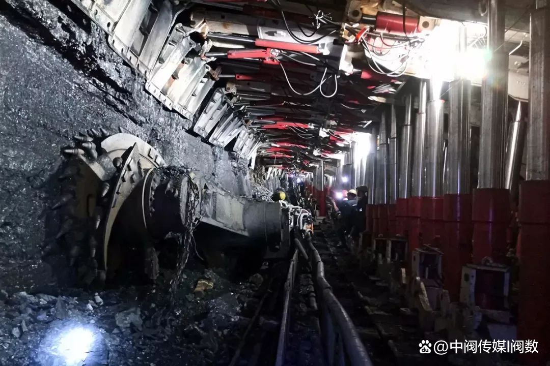 午夜精品久久久久久久无码 :平煤机最新消息,午夜精品久久久久久久无码，探索平煤机的最新动态与未来展望