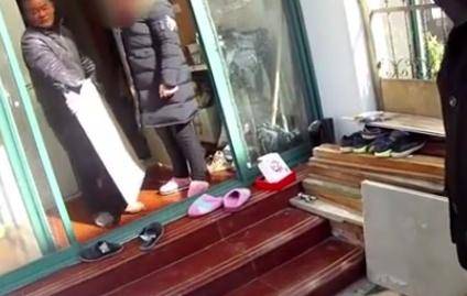 老妇炕上偷老汉视频露脸:bt爱城最新地址,关于老妇炕上偷老汉视频露脸及BT爱城最新地址的探讨