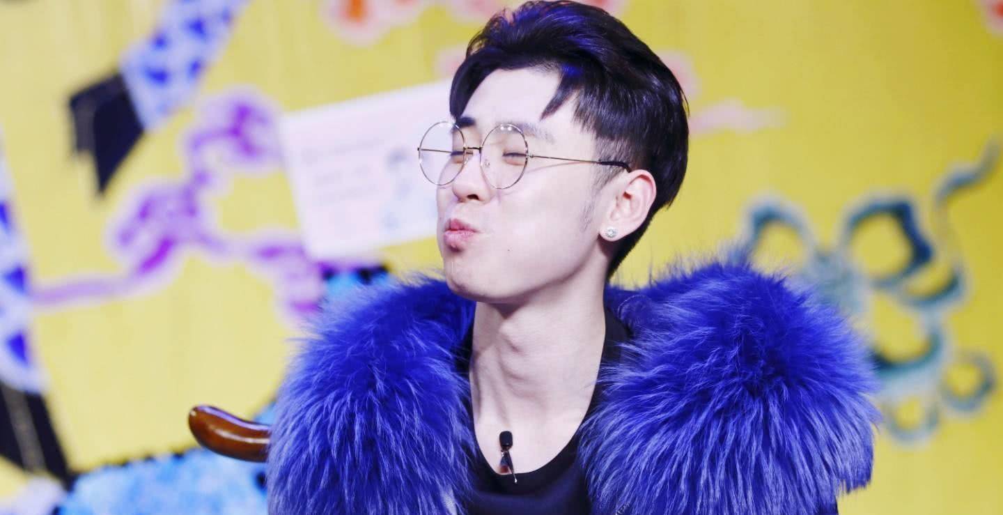 九月婷婷人人澡人人添人人爽:张云雷最新高清壁纸,九月婷婷，人人澡身，人人添彩，人人爽心——张云雷最新高清壁纸的魅力