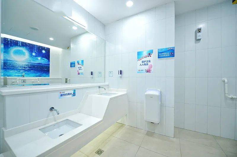 男女猛烈无遮挡免费视频:厕所门图片大全最新款,探索现代社交媒体，男女猛烈无遮挡视频与厕所门图片的最新趋势