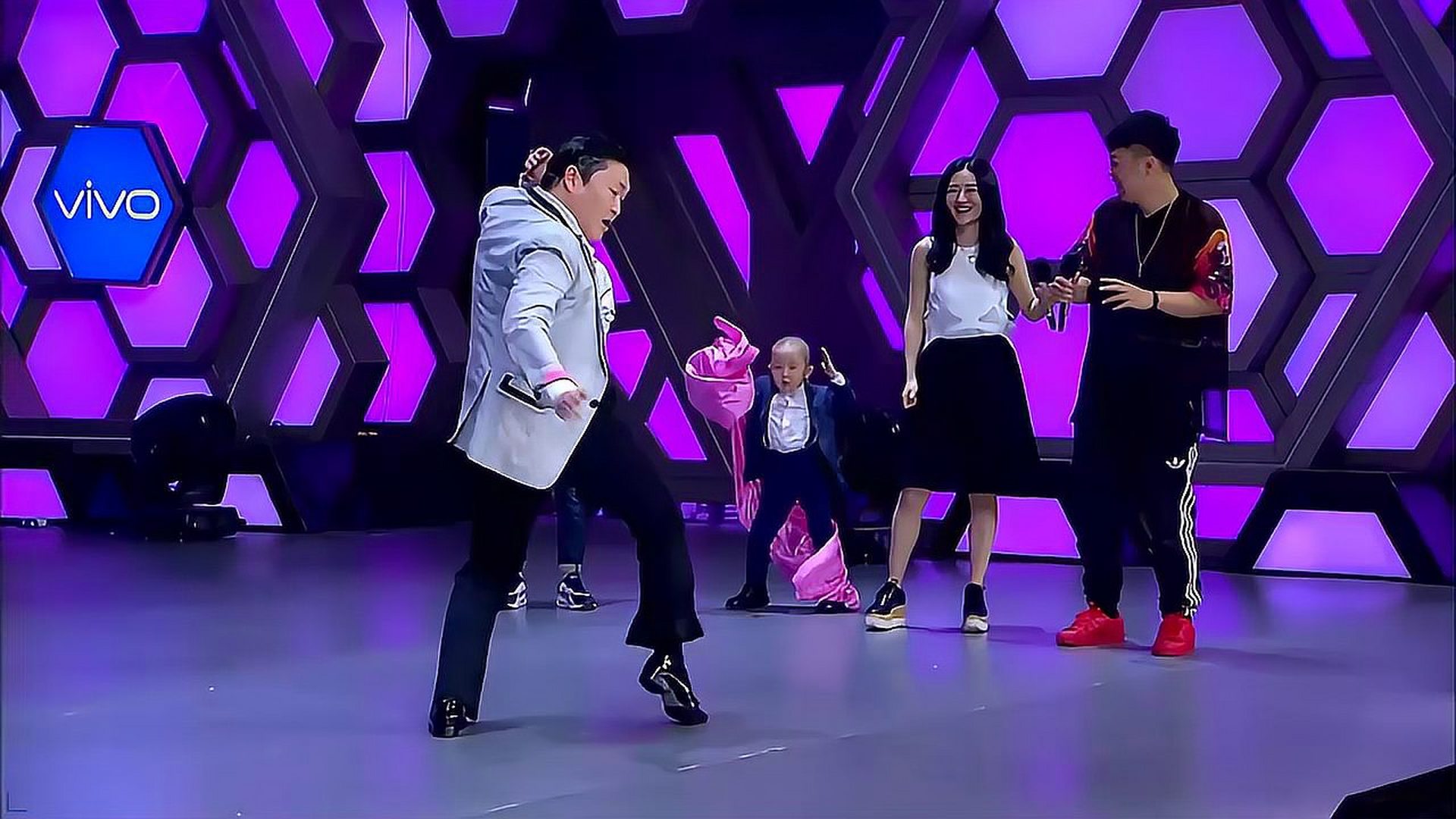 久久久久亚洲av无码专区电影:最新一期快本嘉宾,久久久久亚洲av无码专区电影，探索最新一期快乐大本营嘉宾的魅力之旅