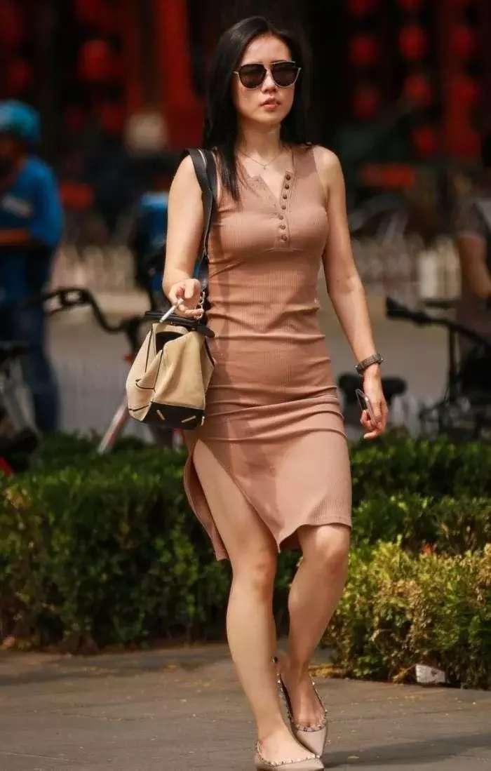 丰满少妇被猛烈进出69影院:最新证婚词,丰满少妇被猛烈进出与最新证婚词，电影院的激情与浪漫见证