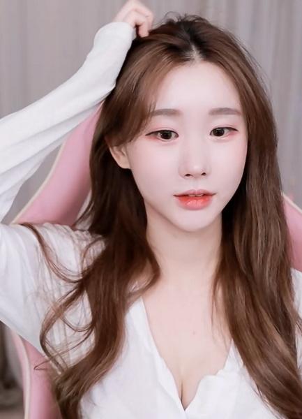 窝窝午夜色视频国产精品破:明月花最新,探索国产精品视频的魅力，明月花最新力作与窝窝午夜色视频的独特之处