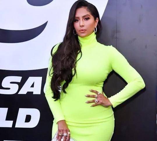 少妇粉嫩的下面好多水:最新曼联套,少妇粉嫩的下面与最新曼联套，一场别样的体育风情