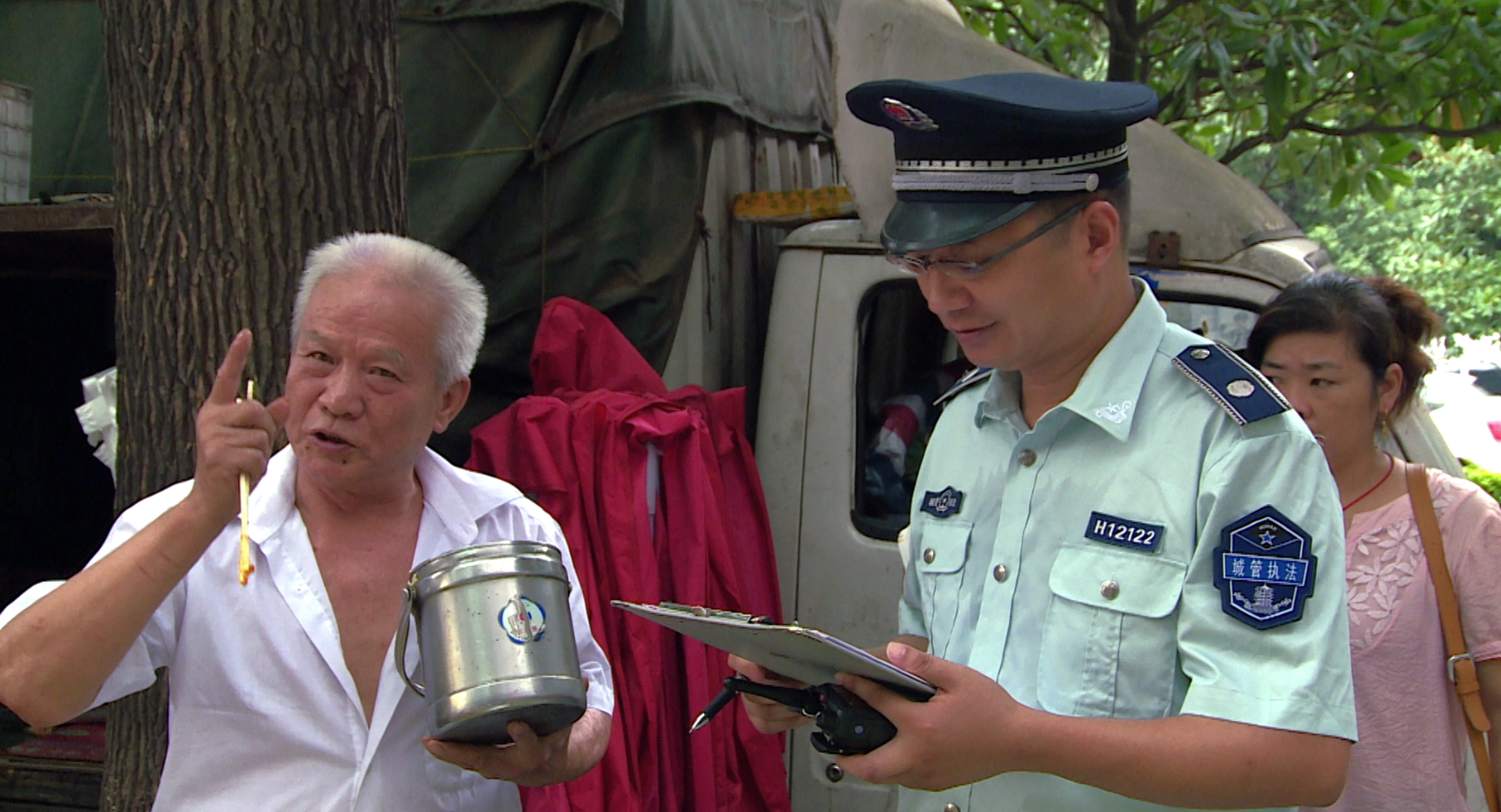 无码中文字幕日韩专区:城管最新服装,探索无码中文字幕日韩专区，城管最新服装的时尚演变与社会意义