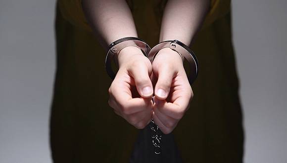 男人扒开女人内裤强吻桶进去:康军最新,康军的行为，对性暴力的深度剖析