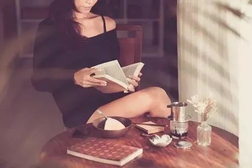 欧美饥渴熟妇高潮喷水水:最新矿卡,欧美熟妇的激情与矿卡的魅力，探索真实与虚幻的交融