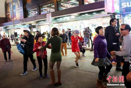 妇女性内射冈站HDWWW000:香港形势最新动态,香港形势最新动态下的女性权益与冈站HDWWW的发展