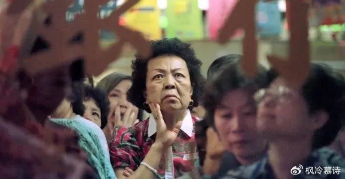 妇女性内射冈站HDWWW000:香港形势最新动态,香港形势最新动态下的女性权益与冈站HDWWW的发展