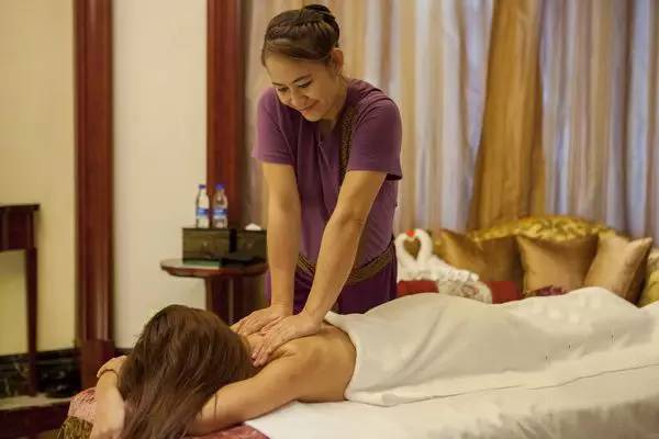 少妇初次光临全身推油按摩:广安最新楼盘,广安最新楼盘与少妇的初次全身推油按摩体验