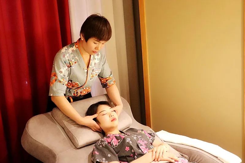 少妇初次光临全身推油按摩:广安最新楼盘,广安最新楼盘与少妇的初次全身推油按摩体验