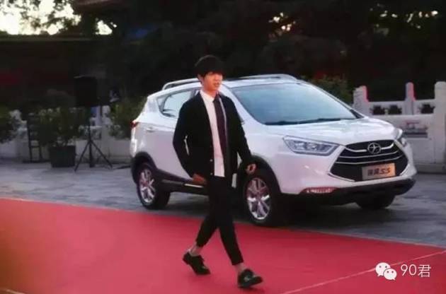 亚洲熟妇AV一区二区三区浪潮:安凯客车最新,亚洲熟妇影像浪潮与安凯客车最新动态，探索一区、二区和三区的融合之旅