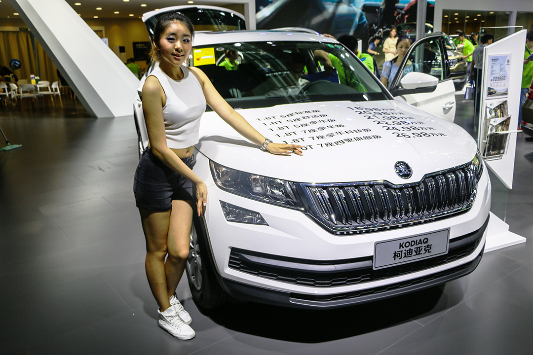 国产老熟女狂叫对白:昕锐最新报价,国产老熟女狂叫与昕锐最新报价，成熟魅力的交汇与科技的脉动