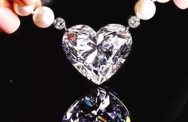 337p粉嫩日本欧洲亚洲大胆:最新钻石吊坠,探索时尚前沿，最新钻石吊坠与跨越地域的时尚魅力——以日本、欧洲和亚洲为例