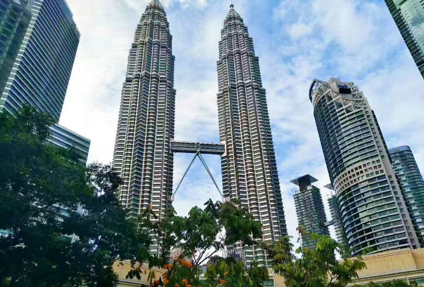 亚洲欧美日韩人成在线播放:高州最新楼盘,亚洲与全球视野下的在线播放趋势，高州最新楼盘与全球居住趋势的融合