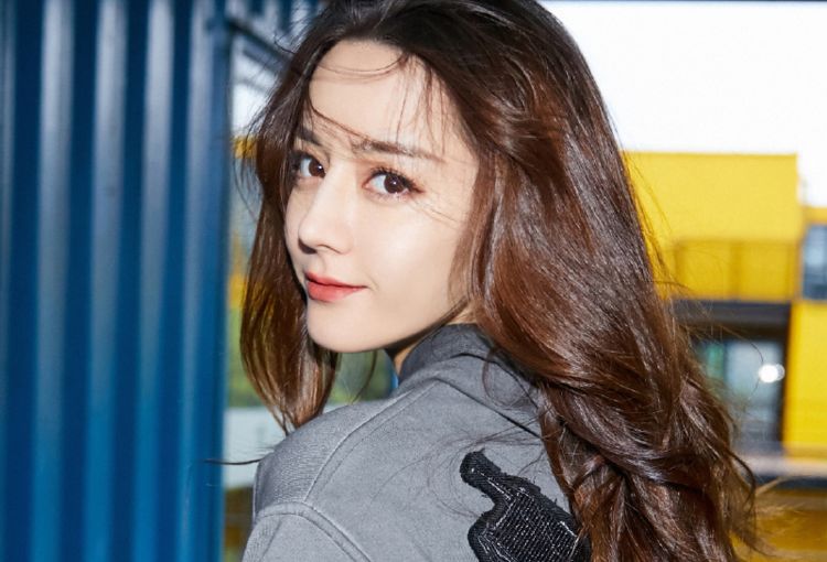 久久久噜噜噜久久熟女AA片:最新端游大作,久久久噜噜噜久久熟女AA片与最新端游大作，探索成熟魅力与虚拟世界的交融