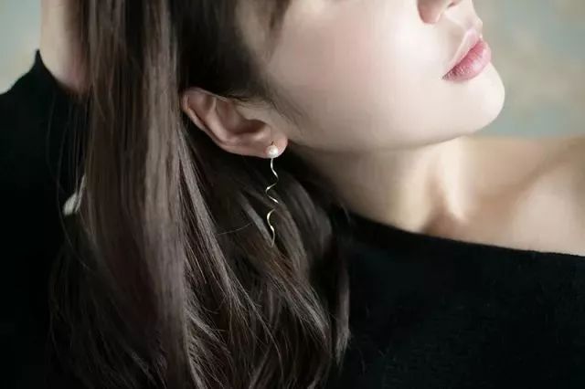 久久久噜噜噜久久熟女AA片:最新端游大作,久久久噜噜噜久久熟女AA片与最新端游大作，探索成熟魅力与虚拟世界的交融