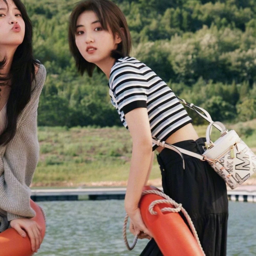 秋霞无码一区二区:2016最新闺蜜头像,秋霞无码一区二区，最新闺蜜头像 2016年独特风采展现