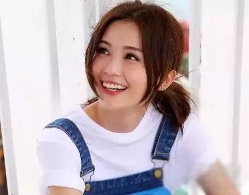 国产又色又爽又黄的视频在线观看:赵薇最新发型,关于国产视频在线观看与赵薇最新发型探讨的文章