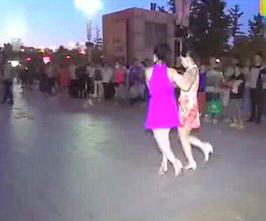 国产美女极度色诱视频www:金乡大蒜今日最新价,国产美女色诱视频背后的文化现象与金乡大蒜市场最新动态