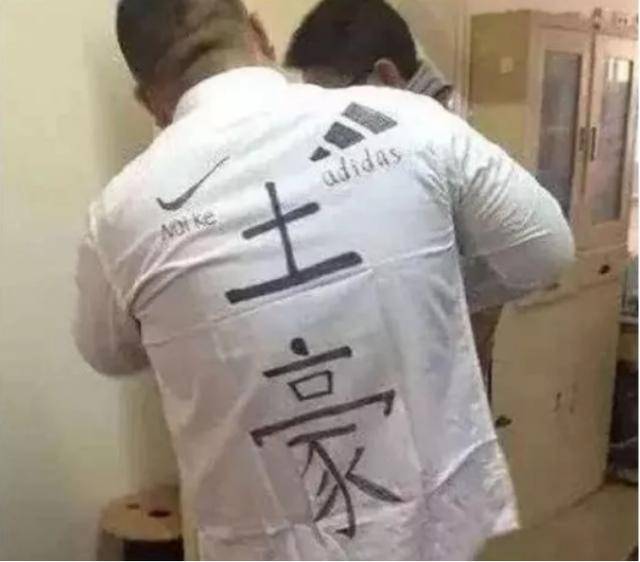 女自慰喷水免费观看www永久:最新陆军臂章,关于女性自慰体验及最新陆军臂章的探讨