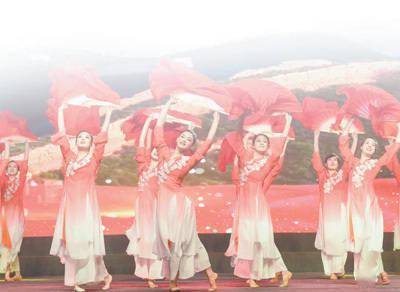 国产a级毛片:最新的范范广场舞,国产A级毛片的崭新风貌，范范广场舞的兴起与影响