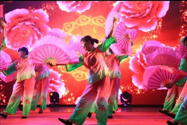 国产又湿又黄又硬又刺激视频:欢快喜庆的广场舞最新,欢快喜庆的广场舞与国产视频的新风尚