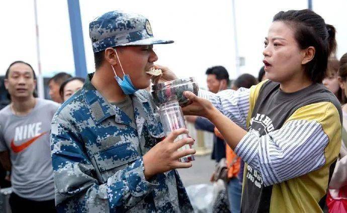 两个奶头被吃高潮视频:退伍军人最新待遇,关于退伍军人待遇与两个奶头被吃高潮视频的探讨