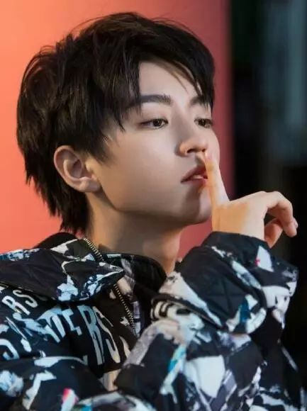 四虎永久在线精品免费A:王俊凯的最新照片,探索王俊凯的最新风采，四虎永久在线精品的免费魅力