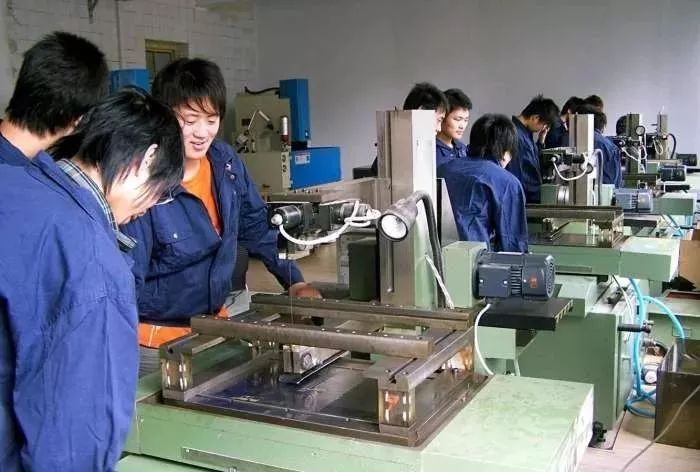 国产在线观看WWW污污污:最新自动车床师傅贴吧,国产在线观看WWW污污污，最新自动车床师傅贴吧的探讨