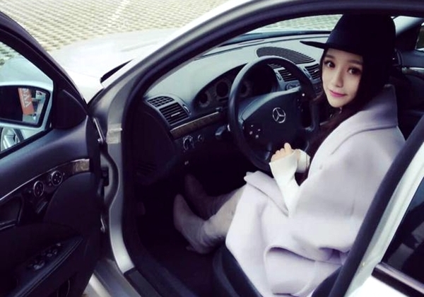 国产裸拍裸体视频在线观看:翡翠车挂件最新款图片,国产裸拍裸体视频在线观看与翡翠车挂件最新款图片,探索文化、审美与商业的交融 国产裸拍裸体视频在线观看:翡翠车挂件最新款图片,国产裸拍裸体视频在线观看与翡翠车挂件最新款图片,探索文化、审美与商业的交融