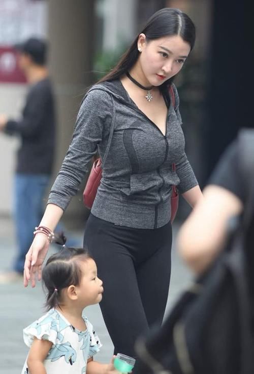 精品人妻少妇一区二区三区在线:潮莞高速事故最新消息,潮莞高速事故最新消息，探究精品人妻少妇一区二区三区的在线现象与反思