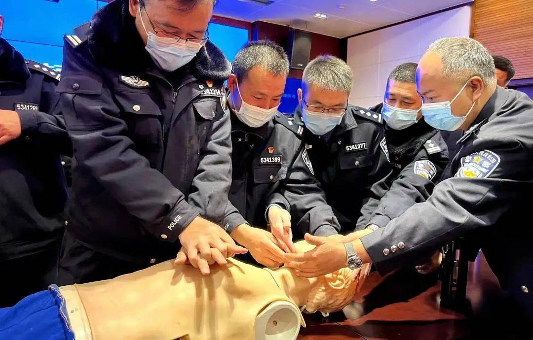 人人妻人人澡人人爽精品欧美:最新武警鞋,人人妻、人人澡、人人爽精品欧美与最新武警鞋，时尚与实用性的完美结合