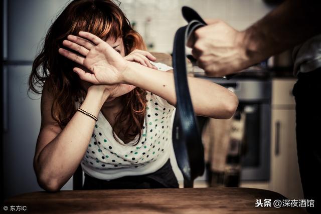 人妻无码久久中文字幕专区:最新骨折吧,探索成人娱乐内容专区，最新人妻无码中文字幕与骨折话题热议