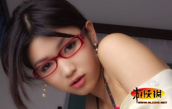 国产精品无码无卡在线播放:最新狐狸行情,探索国产精品娱乐的新领域，无码无卡在线播放与最新狐狸行情