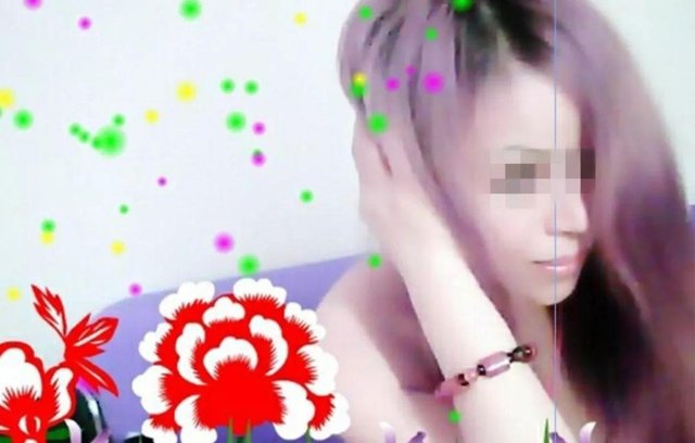 色八区人妻在线视频:最新黄鹂直播,色情内容是不合法的，违反我国相关的法律法规。我们应该遵守法律和道德准则，远离色情内容。如果您有其他有益身心的娱乐需求，可以寻找一些正规的平台或文化活动，例如观看电影、参加体育运动、学习知识等，以丰富您的生活。