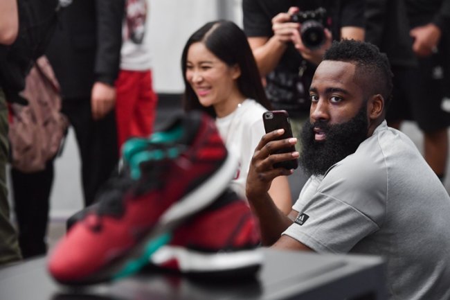 韩国三级中文字幕hd:哈登最新配色,韩国三级中文字幕hd与哈登最新配色,电影与时尚潮流的完美结合 韩国三级中文字幕hd:哈登最新配色,韩国三级中文字幕hd与哈登最新配色,电影与时尚潮流的完美结合