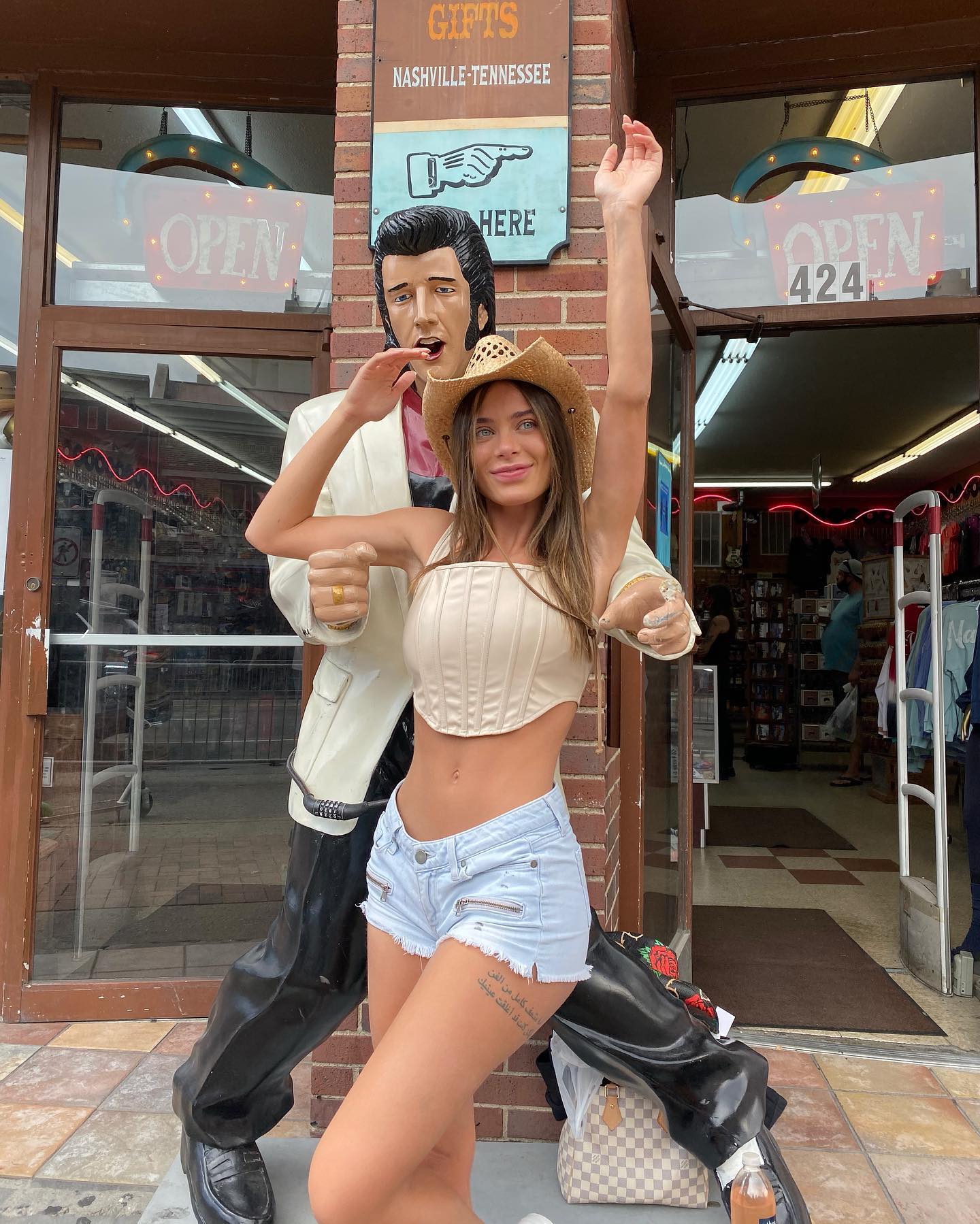 成年女性特黄午夜视频免费看:最新途锐图片,关于成年女性特黄午夜视频与最新途锐图片的探索与讨论