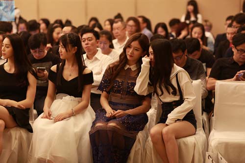 av鲁丝一区鲁丝二区鲁丝三区:林更新最新电视,AV鲁丝一区、二区、三区与林更新最新电视剧的探讨 av鲁丝一区鲁丝二区鲁丝三区:林更新最新电视,AV鲁丝一区、二区、三区与林更新最新电视剧的探讨