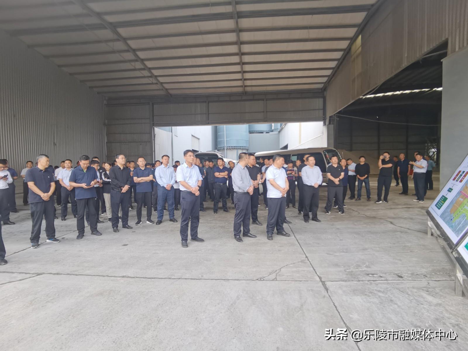 人人澡人人曰人人摸看:最新免烧砖机,最新免烧砖机，人人参与，人人分享，现场观摩与探索