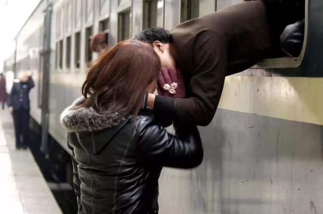 乌克兰少妇xxxx做受野外:黄页网站最新,色情内容是不道德和违法的，不仅违反社会伦理道德，还可能对个人的身心健康造成伤害。我们应该遵守社会道德和法律规定，并尊重他人的权利和尊严。建议远离不良信息，共同维护网络健康，共享绿色心灵。