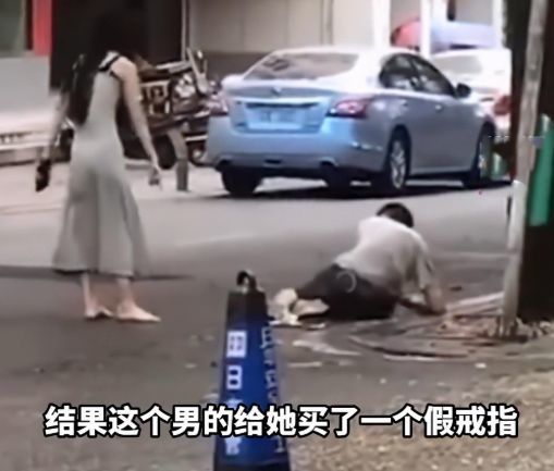 男人扒开女人双腿猛进免费视频:驾校最新政策,男人与女人的互动，最新驾校政策下的学习与探索