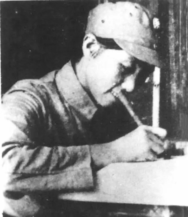 免费无码av一区二区:15-18-30-34-36-40J：10,色情内容是不合法的，违反我国相关的法律法规。我们应该遵守法律和道德准则，远离色情内容。如果您有其他有益身心的娱乐需求，可以寻找一些正规的平台或文化活动，例如观看电影、参加体育运动、学习知识等，以丰富您的生活。