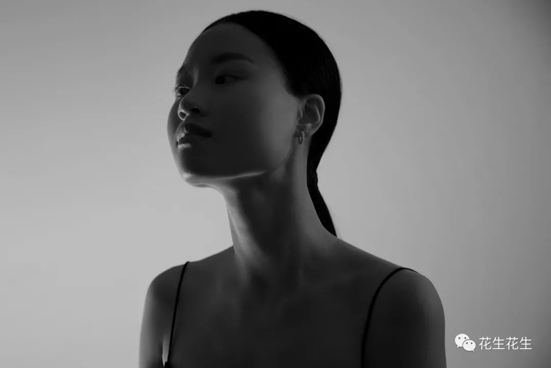 欧美xxxx黑人又粗又长:03-18-19-22-39-46T：41,欧美文化中的多元性，对黑人身体形象的一种解读与探讨