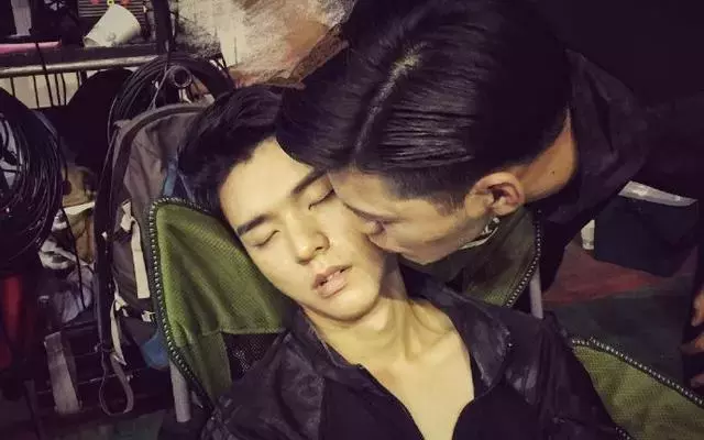 男男R18禁视频同性无码网站:09-11-20-26-27-43N：01,男男R18禁视频与同性无码网站，网络时代的警示与反思