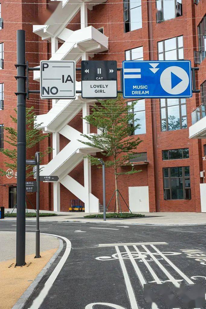 免费av毛片不卡无码:01-08-11-13-26-31T：04,色情内容是不合法的，违反我国相关的法律法规。我们应该遵守法律和道德准则，远离色情内容。如果有其他有益身心的娱乐需求，可以寻找一些正规的平台或文化活动，例如观看电影、参加体育运动等。这些活动不仅能够提供娱乐，还能够促进身心健康，增强社交能力。